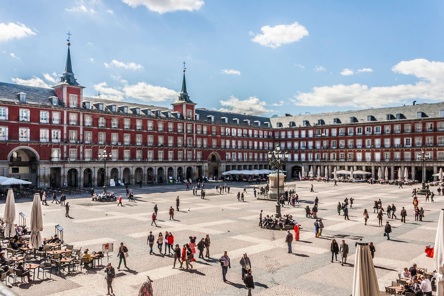 La Plaza Mayor de Madrid, fotografía del anuncio de nuestro Airbnb